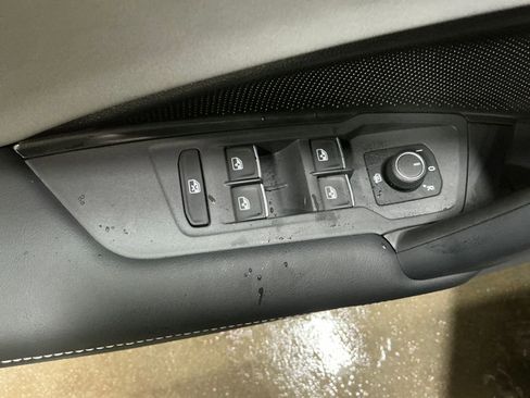 New 2026 Volkswagen Tiguan SE R-Line image 11