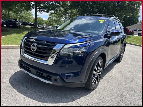 Used 2023 Nissan Pathfinder Platinum FWD image 3