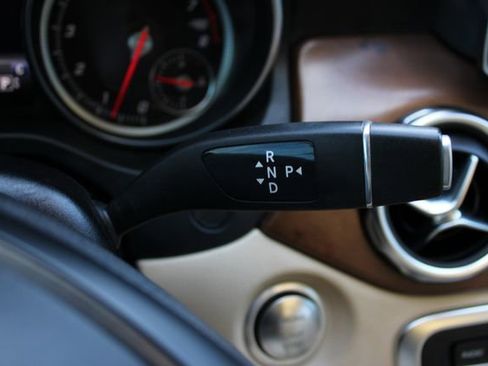 Used 2020 Mercedes-Benz GLA 250 4MATIC w/ Premium Package image 9
