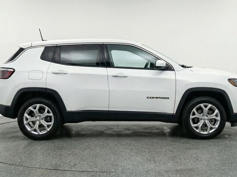 Used 2025 Jeep Compass Latitude image 11
