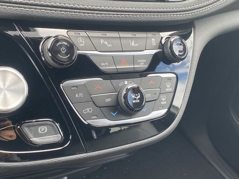 New 2026 Chrysler Pacifica Select image 22