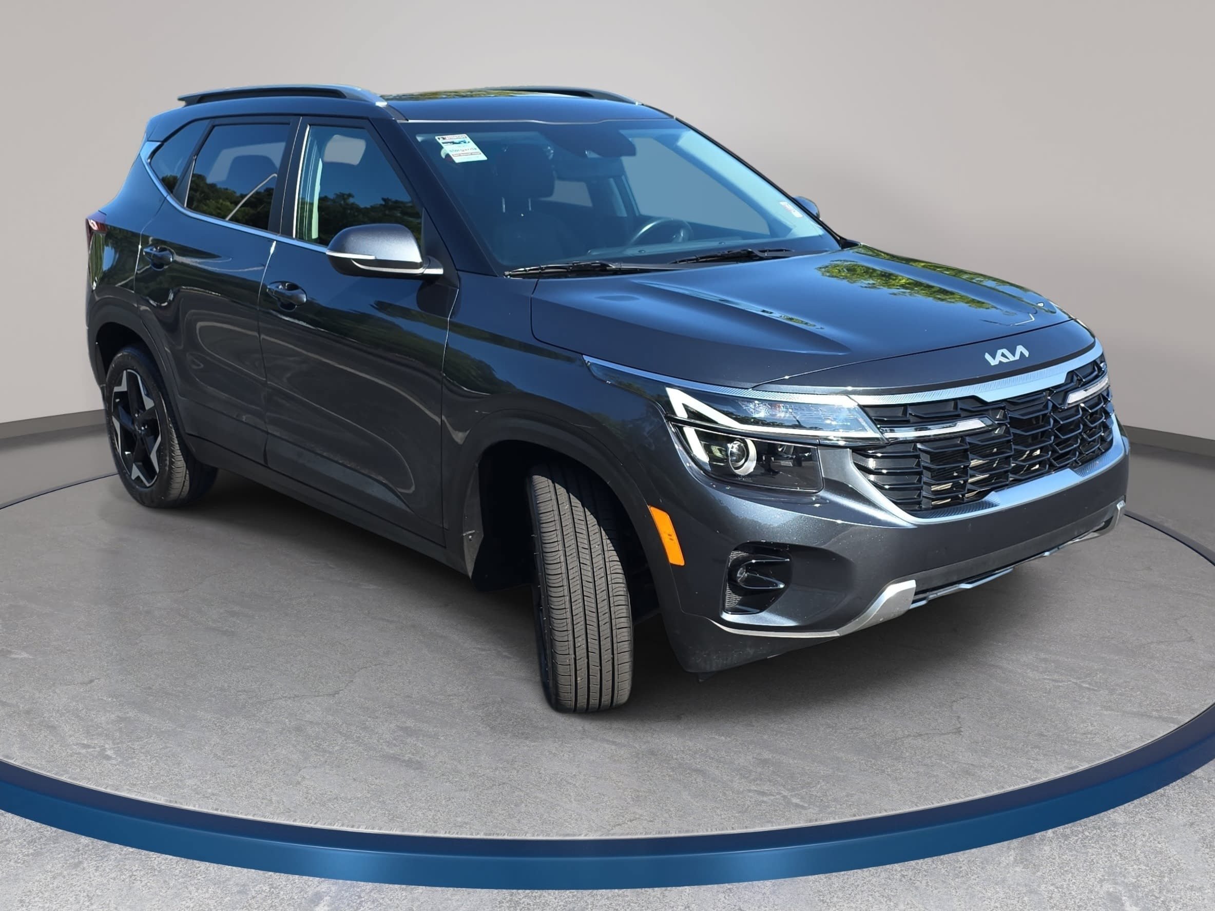 Used 2025 Kia Seltos EX w/ EX Sunroof Package AWD/4WD image 3