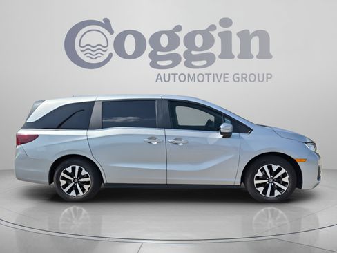 Certified 2025 Honda Odyssey EX-L image 7