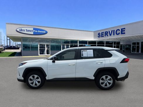Used 2021 Toyota RAV4 LE FWD image 5