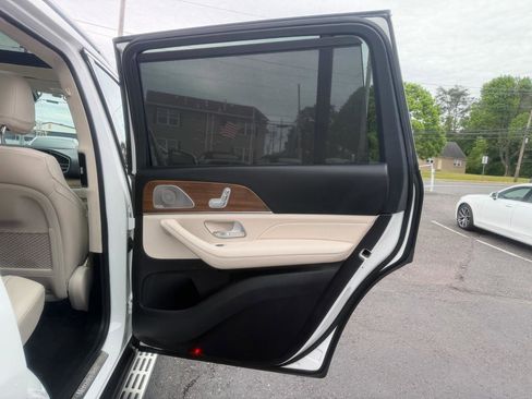 Used 2021 Mercedes-Benz GLS 450 4MATIC image 25