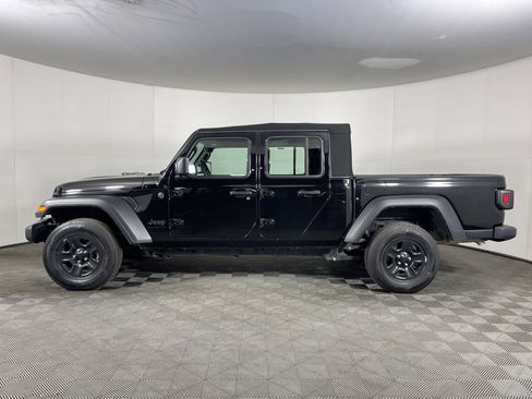 Used 2024 Jeep Gladiator Sport image 3