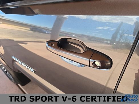 Used 2022 Toyota Tacoma TRD Sport image 18