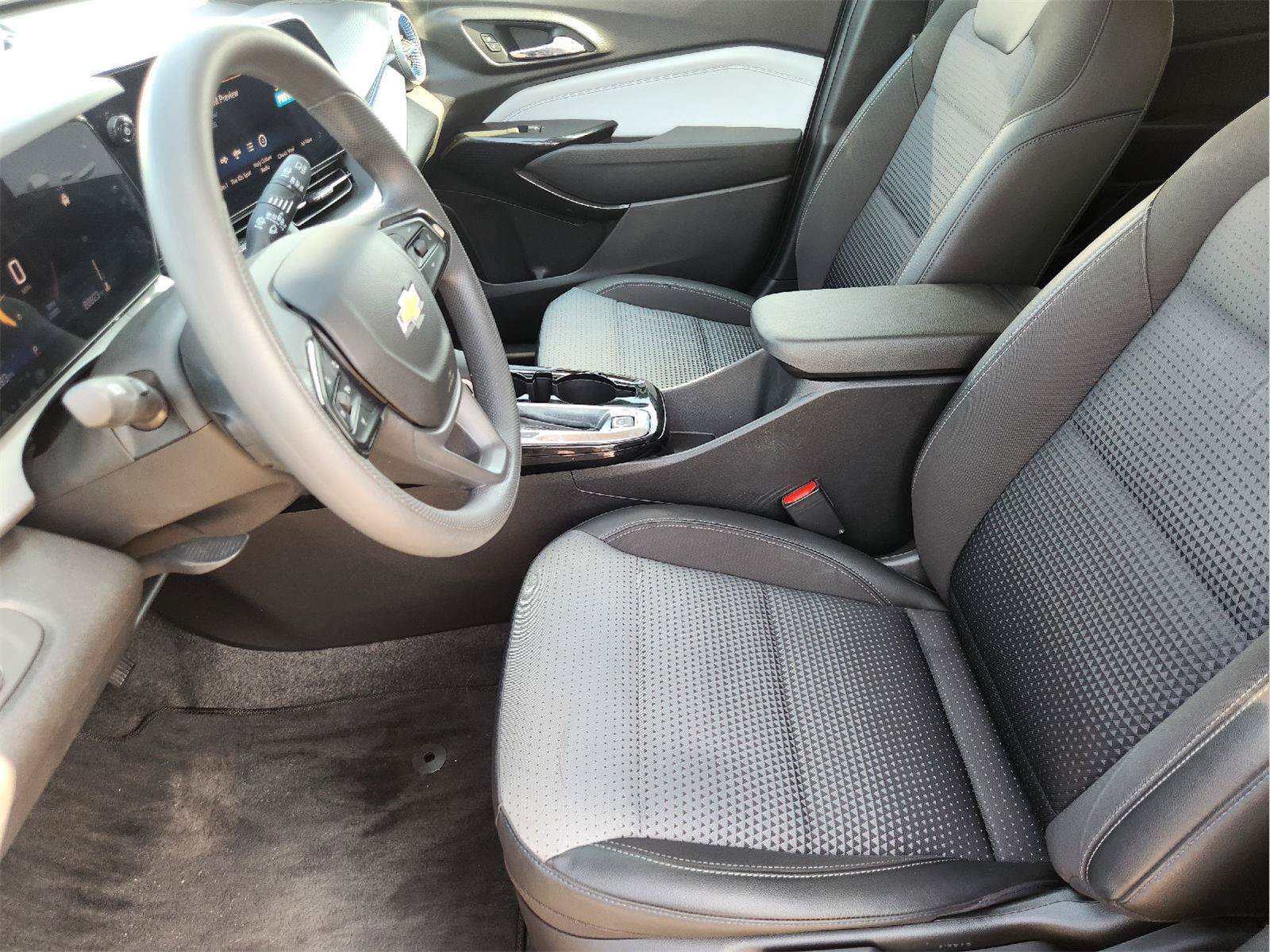 Used 2024 Chevrolet Trax LT FWD image 13