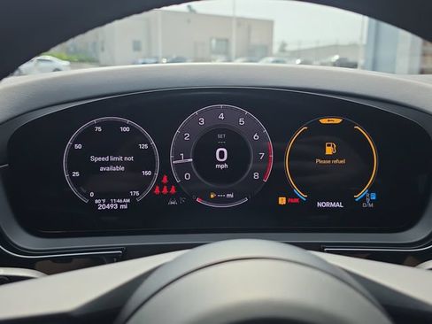 Used 2024 Porsche Cayenne AWD/4WD image 19
