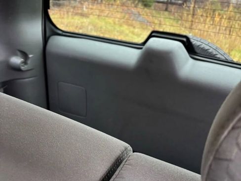 Used 2005 Jeep Liberty Renegade image 38