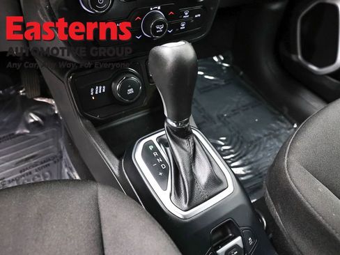 Used 2021 Jeep Renegade Sport image 12