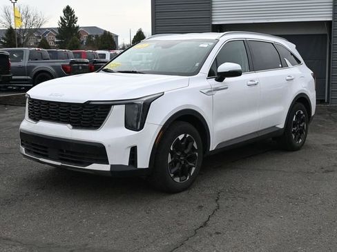 Used 2024 Kia Sorento S image 11