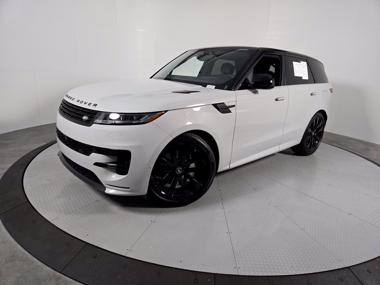 Used 2025 Land Rover Range Rover Sport Dynamic SE AWD/4WD image 1