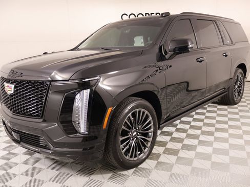 Used 2025 Cadillac Escalade ESV Sport Platinum w/ LPO, Floor Liner Package AWD/4WD image 11