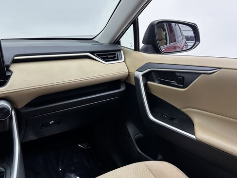 Used 2022 Toyota RAV4 LE image 24
