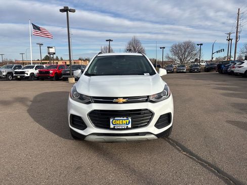 Used 2022 Chevrolet Trax LT w/ LT Convenience Package image 8