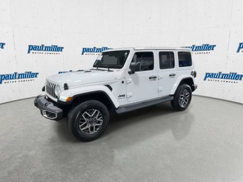 Used 2025 Jeep Wrangler Unlimited Sahara AWD/4WD image 5