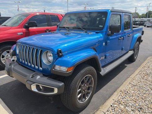 Used 2023 Jeep Gladiator Overland w/ Cold Weather Group AWD/4WD image 2