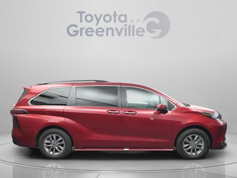 Certified 2023 Toyota Sienna XLE FWD image 16
