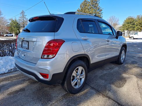 Used 2022 Chevrolet Trax LT w/ LT Convenience Package image 6