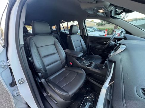 Used 2024 GMC Terrain SLT image 38