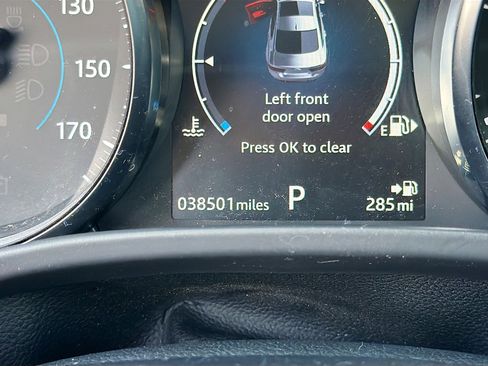 Used 2018 Jaguar XE Premium image 38