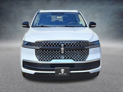 New 2025 Lincoln Navigator Reserve image 2