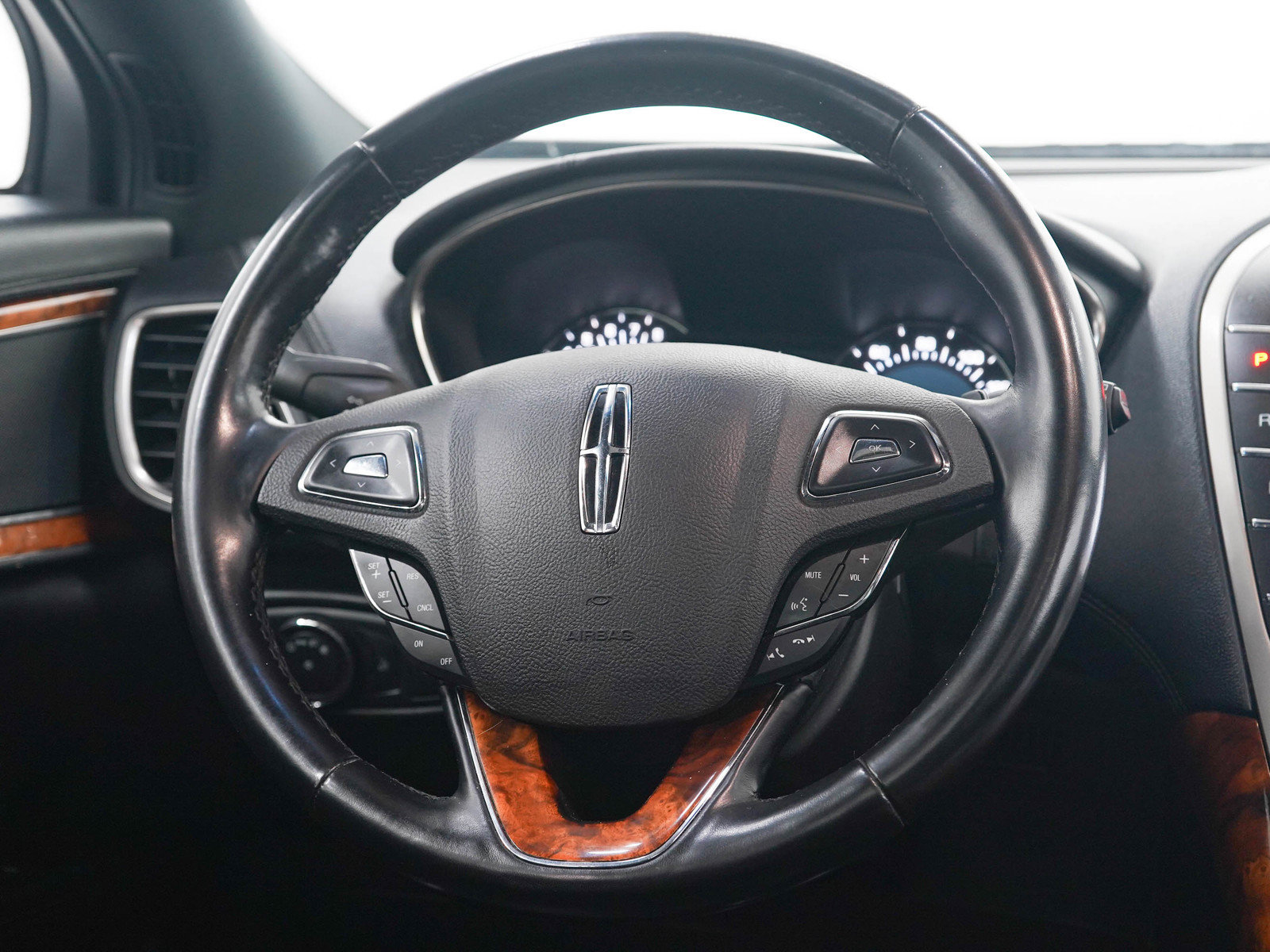Used 2018 Lincoln MKX Reserve AWD/4WD image 18
