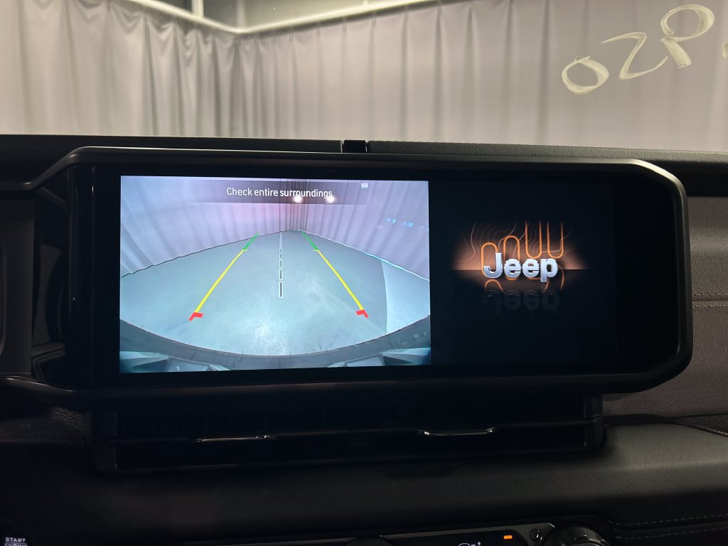 Used 2026 Jeep Wrangler Unlimited Sahara AWD/4WD image 18