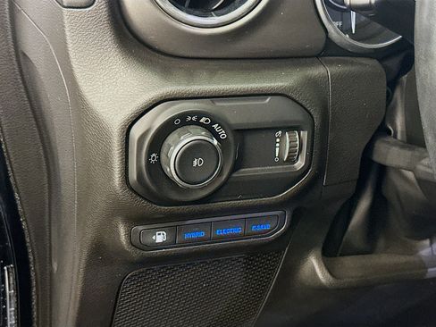 Used 2023 Jeep Wrangler Unlimited Rubicon 4xe w/ Cold Weather Group AWD/4WD image 17
