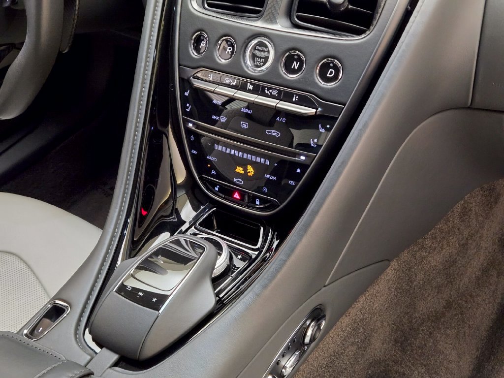 Used 2020 Aston Martin DBS Superleggera RWD image 25