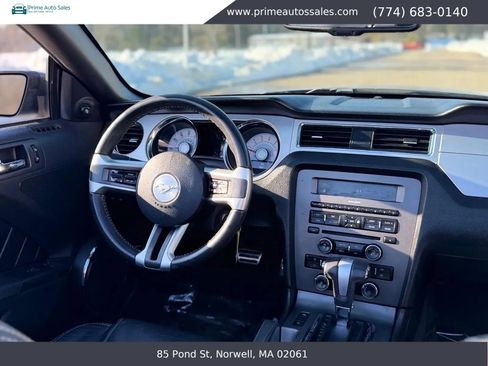 Used 2010 Ford Mustang Convertible RWD image 21