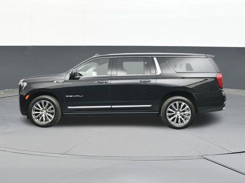 Used 2021 GMC Yukon XL Denali w/ Denali Premium Package image 8