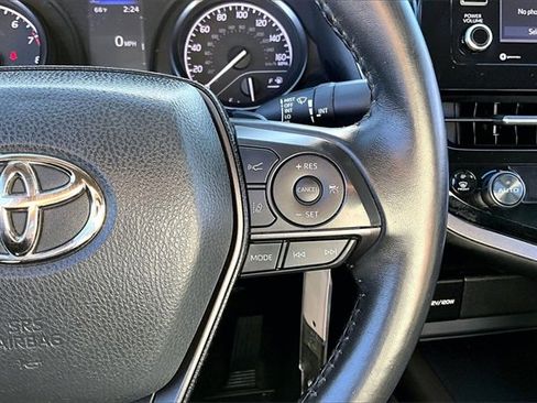 Used 2022 Toyota Camry SE image 11