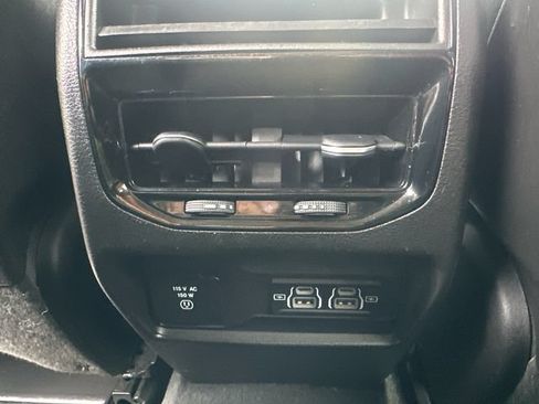 Used 2023 Jeep Grand Cherokee Laredo w/ Luxury Tech Group I AWD/4WD image 19