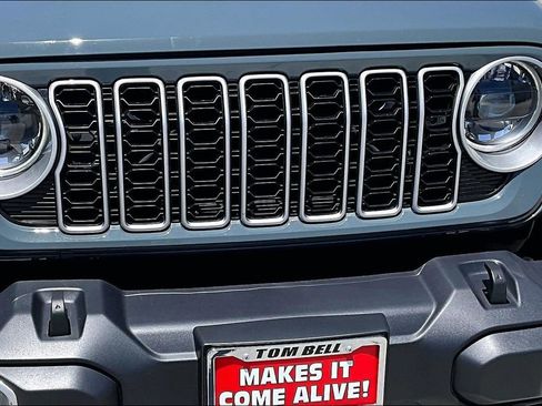 Used 2025 Jeep Wrangler Unlimited Sahara AWD/4WD image 29