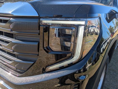 Used 2024 GMC Sierra 1500 Pro w/ Pro Value Package image 9