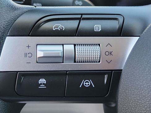 Certified 2025 Hyundai Tucson SE FWD image 8