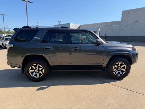 Used 2018 Toyota 4Runner TRD Off-Road w/ Convenience Package AWD/4WD image 6