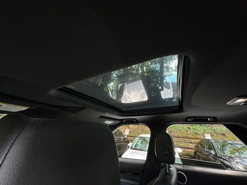 Used 2020 Land Rover Discovery SE image 29