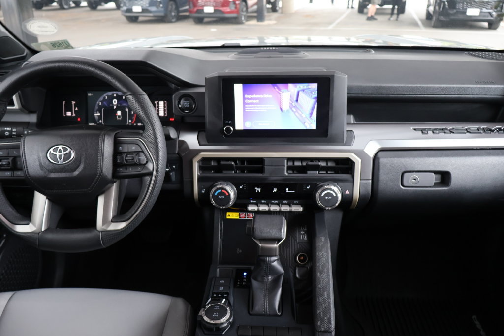 Certified 2025 Toyota Tacoma SR5 AWD/4WD image 23
