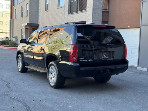 Used 2008 GMC Yukon XL SLT image 3