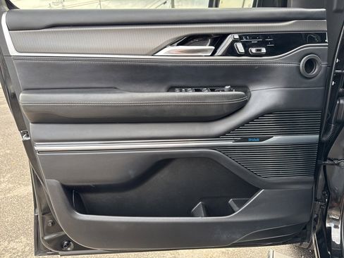 Used 2022 Jeep Grand Wagoneer Series II image 40