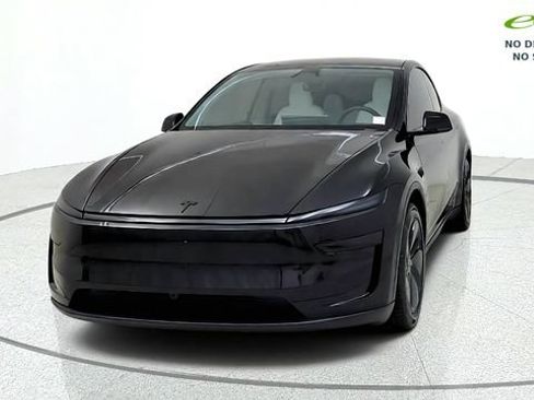 Used 2026 Tesla Model Y 2WD image 3