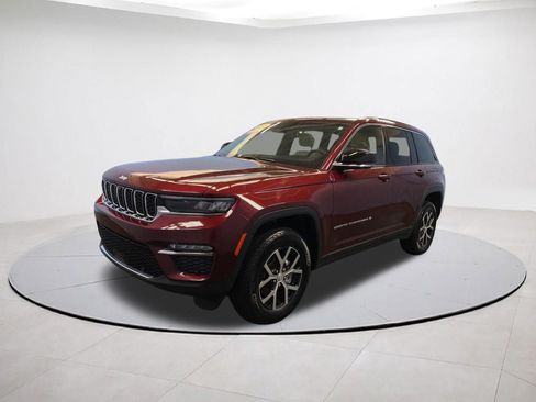Certified 2025 Jeep Grand Cherokee Limited w/ Luxury Tech Group II AWD/4WD image 3