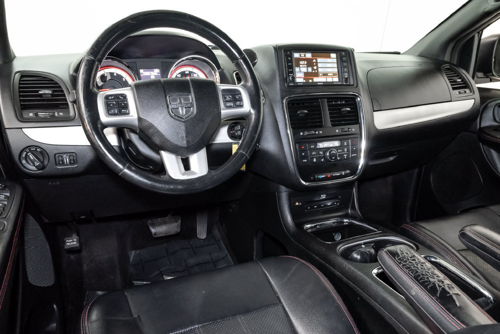 Used 2016 Dodge Grand Caravan R/T w/ Driver Convenience Group FWD image 7