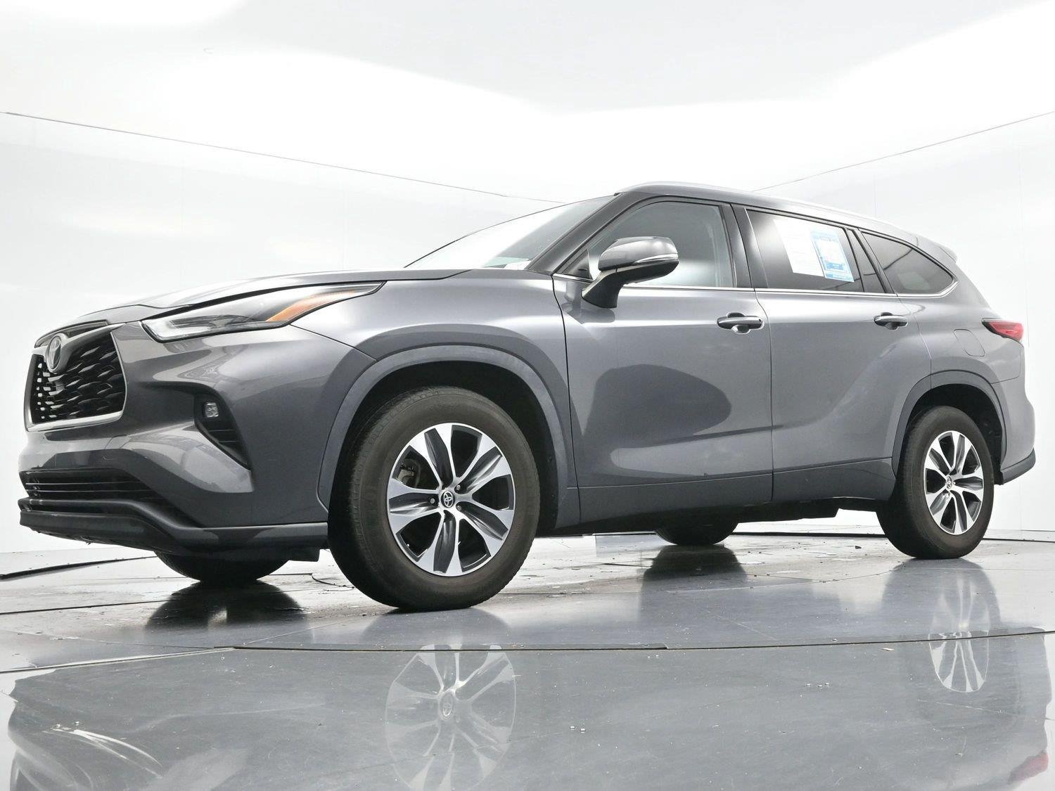 Used 2022 Toyota Highlander XLE FWD image 55