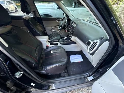 Used 2022 Kia Soul LX w/ Technology Package FWD image 14