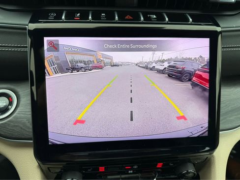 Used 2024 Jeep Grand Cherokee Limited image 17