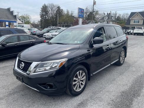 Used 2015 Nissan Pathfinder S image 2